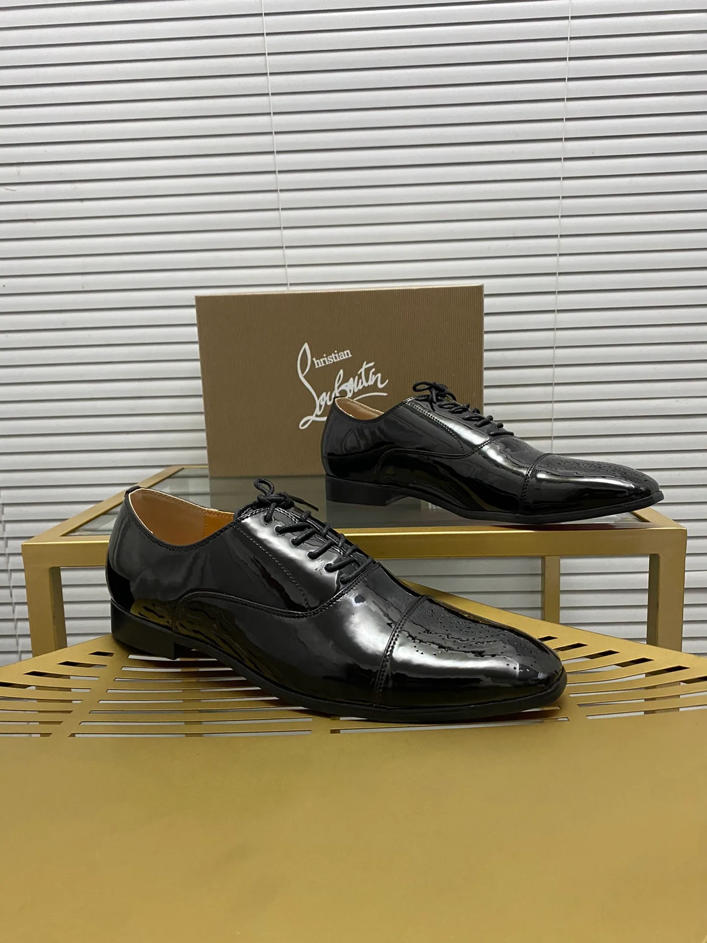 (Customized model) Ex-factory price is 500. christian louboutin (CL red sole shoes) counter series, casual sneakers for couples 📢 📢 📢 Exclusive hot style release 🎈🎈💪 Movable latex feet 👻 Finished outsole line [Proud] 😝Female 35-40# Male 38#-46, global supply😝 [Top version]: Original imported genuine leather upper, top original leather lining, original molded TPU outsole, original 1:1 detail processing, original shoe last,